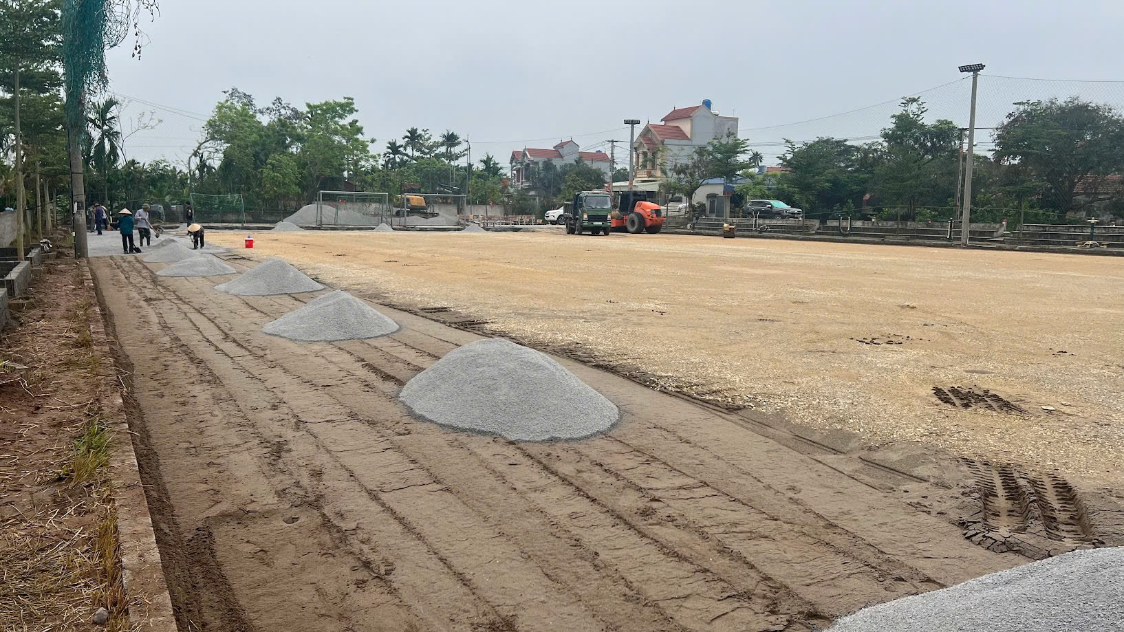 Thi công sân cỏ nhân tạo